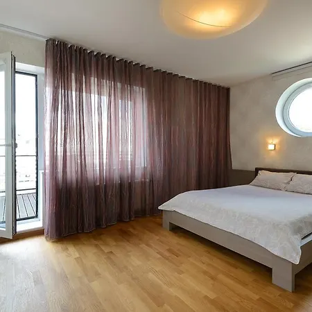 Apartment Kuninga 1a *